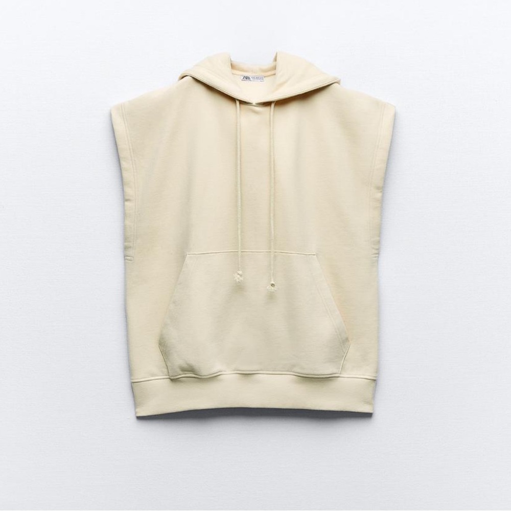 ZARA Men’s Oversize Plush Vest With Hood Ecru